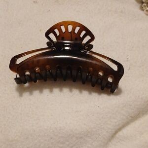 Brown Hair Claw Clip